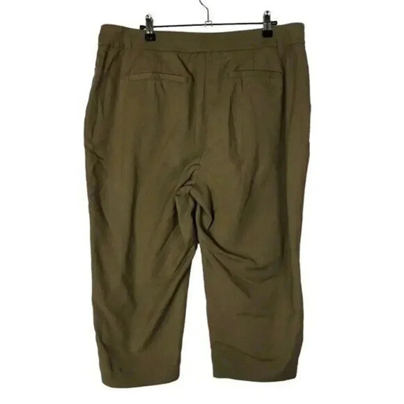 Chico's Fabulously Slimming Kaden Dark Khaki Capri Pants 2/12 - Picture 2 of 4